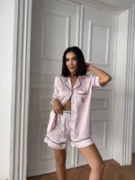 VS İpek Saten Pembe Beyaz Çizgili Klasik Şortlu Takım