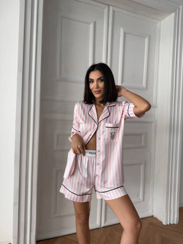 VS İpek Saten Pembe Beyaz Çizgili Klasik Şortlu Takım
